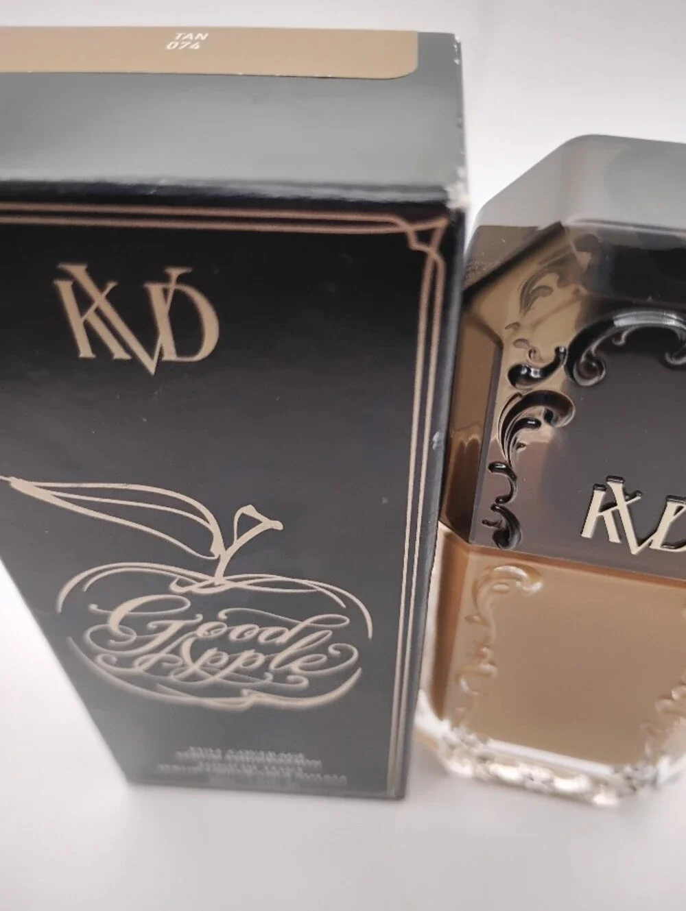 KVD Beauty's Good Apple Full-Coverage Transfer-Proof Serum Foundation Tan 074